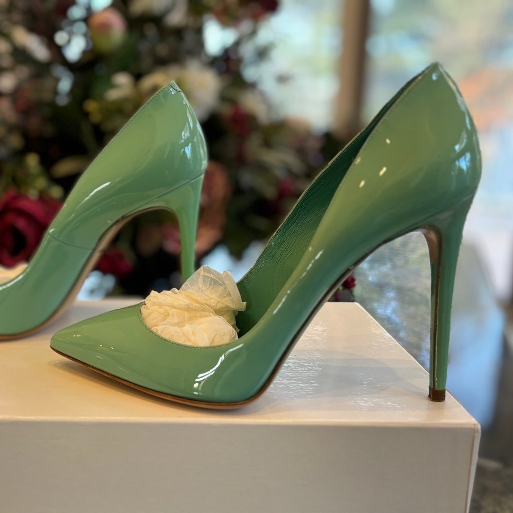 Dolce Gabbana Kate Decollette Aquamarine Patent Pump, Euro 39.0, 4.5"